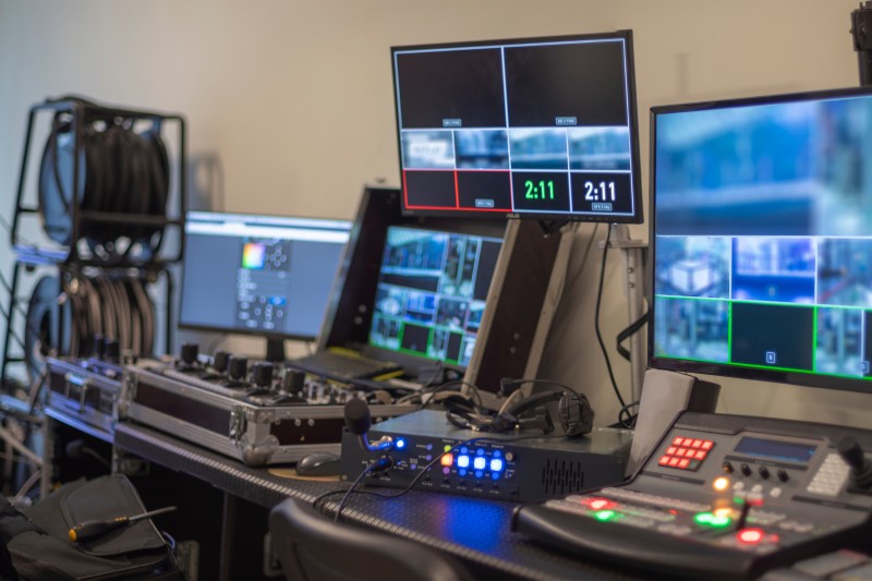 réunion de direction sur un écran LED géant et retransmission en streaming depuis Lyon en Auvergne Rhône Alpes