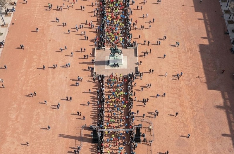 Location d'un line array à Lyon pour la sonorisation d'un concert ou d'une prestation technique événementielle en extérieur