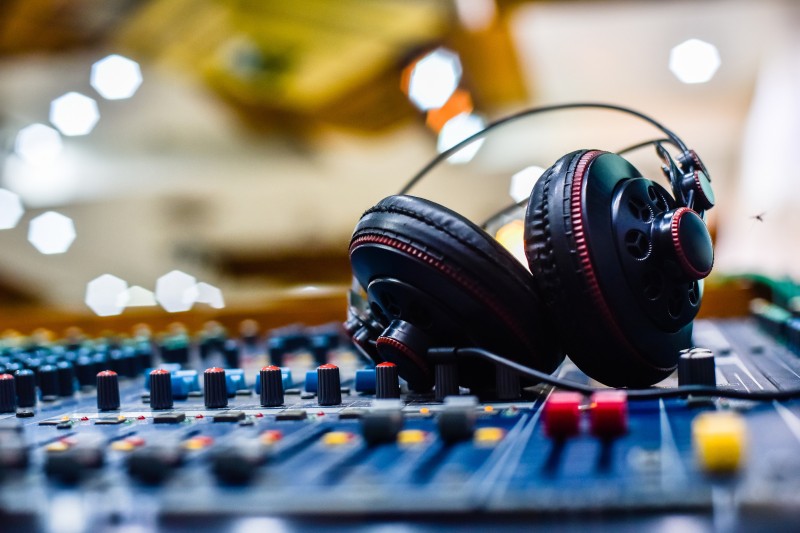 Location de matériel de sonorisation pour vos événements à Lyon et dans toute la région Auvergne Rhône Alpes