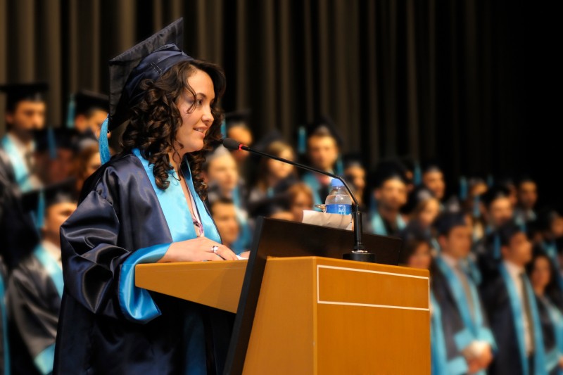 Réalisation d'une prestation technique événementielle complète pour une cérémonie de remise de diplôme d'une grande université à Lyon en Auvergne Rhône Alpes.png