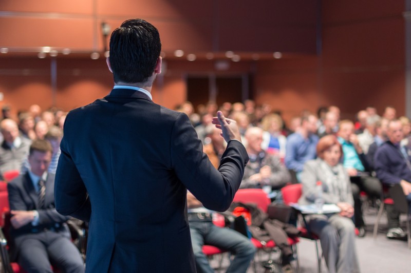 Sonorisation professionnelle, éclairage de qualité et vidéo sur écran LED pour un meeting politique ou une consultation citoyenne en Auvergne Rhône Alpes