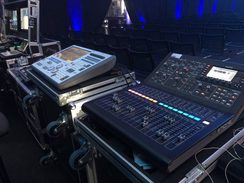 Eclairage d’une soirée de gala étudiant pour un BDE à Lyon dans le Rhône