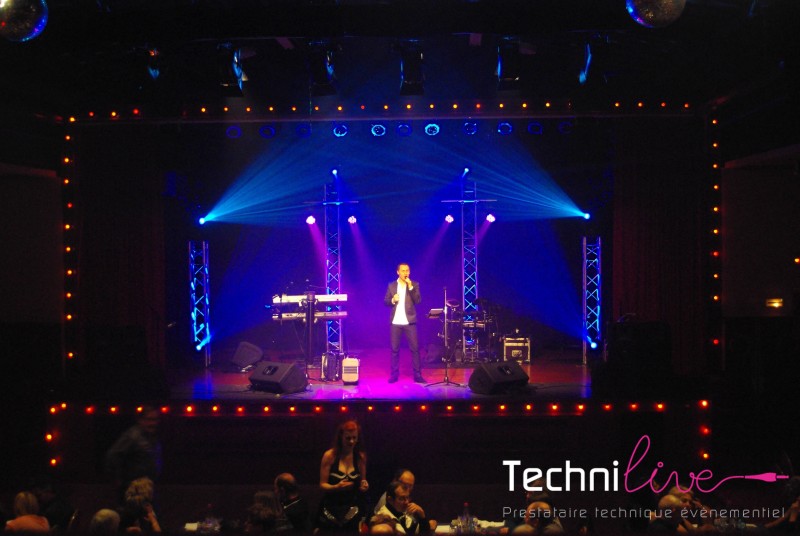 Prestation clef en main pour l’éclairage et la décoration lumineuse d’une soirée communale à Grenoble en Isère