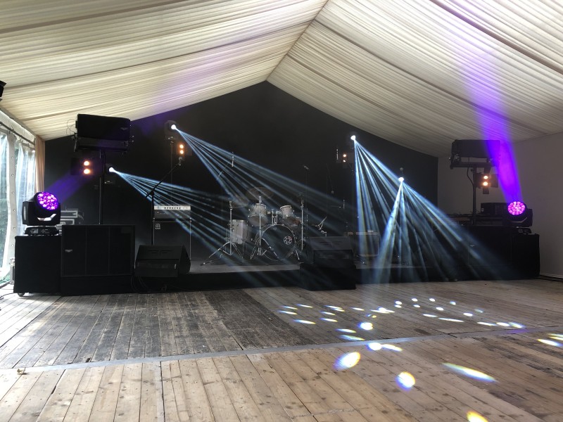 Montage d'une scène de concert spectacle dans une salle ou théâtre à Lyon en Rhône-Alpes