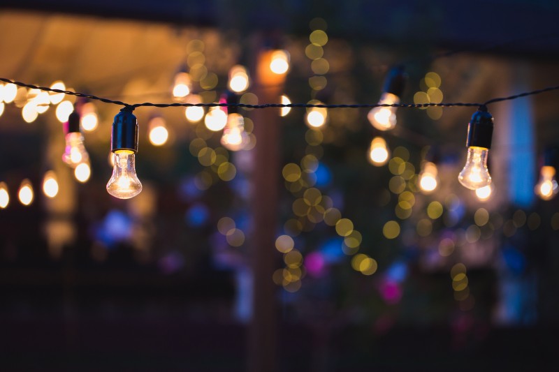Réaliser la technique d’une soirée d’entreprise pour fêter Noël, entre concert, repas et magie à Grenoble en Auvergne Rhône Alpes